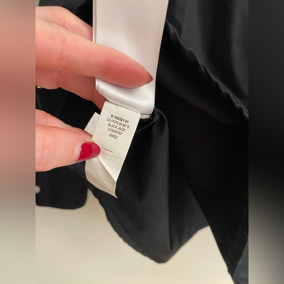 Old Navy Oversized Button-Down Boyfriend Shirt - Picture 8 of 14